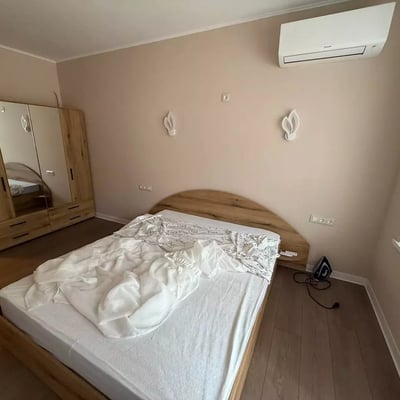 Alquiler a largo plazo de piso de 3 habitaciones en Nizhniy Briz, Varna, Bulgaria