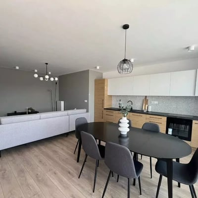 Langzeitmiete einer 4-Zimmer-Wohnung mit 98 m² in Krakau, Polen