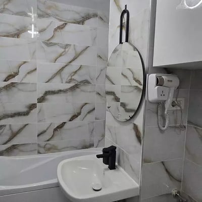 Alquiler a largo plazo de piso de 2 habitaciones 55 m², Faleza Sud, Constanza, Rumanía