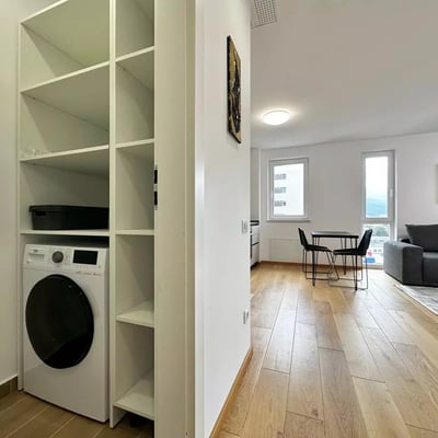 Location longue durée d’un appartement 2 pièces — Urban Plaza, Brașov, Roumanie