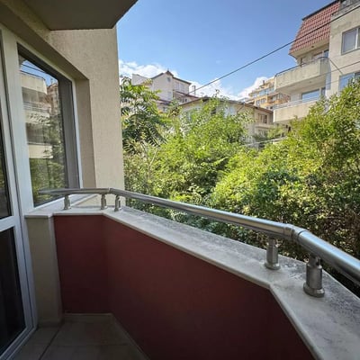 Location longue durée d’un appartement 2 pièces — quartier Briz, Varna, Bulgarie