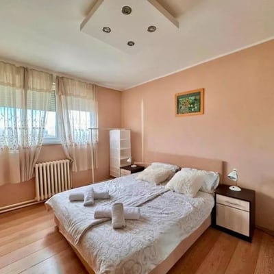 Location longue durée d’un appartement 3 pièces 65 m² — centre-ville, Belgrade, Serbie