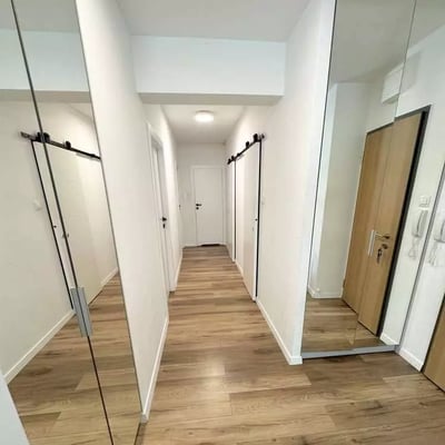 Langzeitmiete einer 3-Zimmer-Wohnung 63 m² — Wola, Warschau, Polen