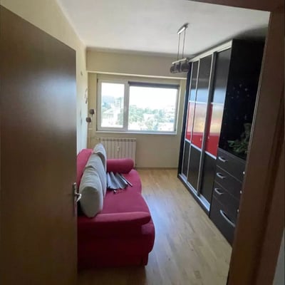 Alquiler a largo plazo de apartamento de 3 habitaciones 77 m² — Tomis Mall, Constanza, Rumanía