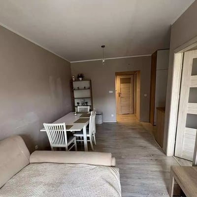 Langfristige Miete einer 2-Zimmer-Wohnung mit 44 m² im Viertel Tarnogaj, Breslau, Polen