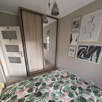 Location longue durée d’un appartement 2 pièces de 44 m² dans le quartier Tarnogaj, Wrocław, Pologne