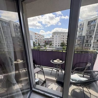 Location longue durée d’un appartement 2 pièces de 44 m² dans le quartier Tarnogaj, Wrocław, Pologne