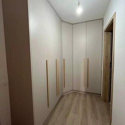 Alquiler a largo plazo de departamento de 3 ambientes en Urban Plaza, Brașov, Rumania