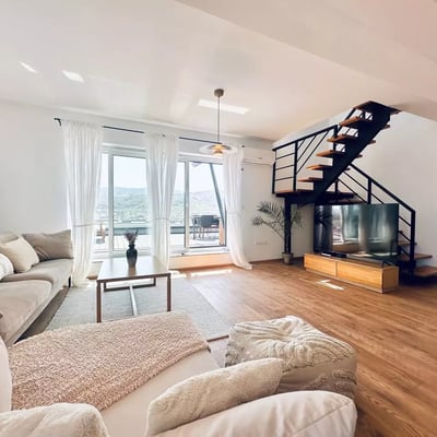 Alquiler a largo plazo de un ático de 3 ambientes en Brașov, Rumania