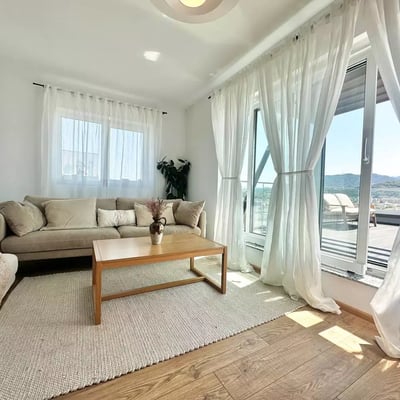 Alquiler a largo plazo de un ático de 3 ambientes en Brașov, Rumania