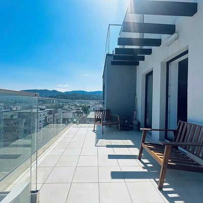 Alquiler a largo plazo de un ático de 3 ambientes en Brașov, Rumania