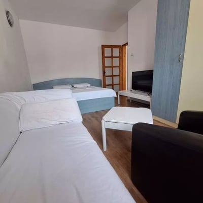 Long-term rent of 5-room apartment 150 m² in Faleza Nord district, Constanta, Romania