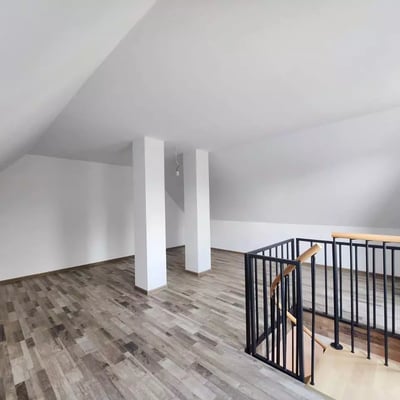 Location longue durée d’un appartement 4 pièces dans le quartier Tractоru, Brașov, Roumanie