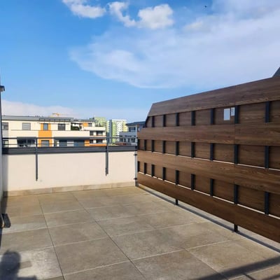 Location longue durée d’un appartement 4 pièces dans le quartier Tractоru, Brașov, Roumanie