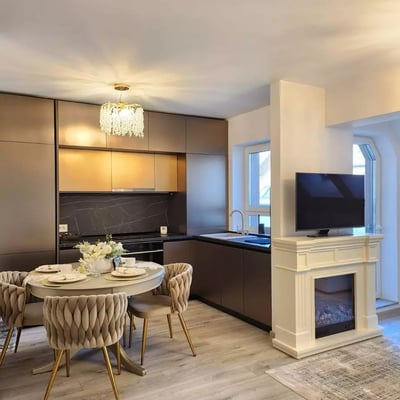 Alquiler a largo plazo de piso de 4 habitaciones en el barrio Tractoru, Brașov, Rumanía