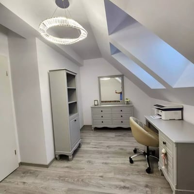 Location longue durée d’un appartement 4 pièces dans le quartier Tractoru, Brașov, Roumanie