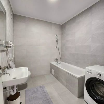 Location longue durée d’un appartement 4 pièces dans le quartier Tractoru, Brașov, Roumanie