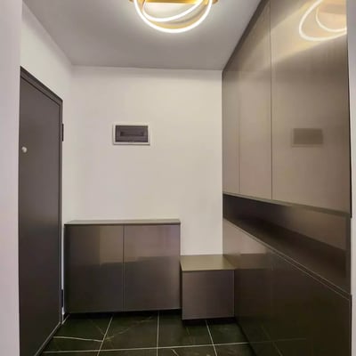 Location longue durée d’un appartement 4 pièces dans le quartier Tractoru, Brașov, Roumanie