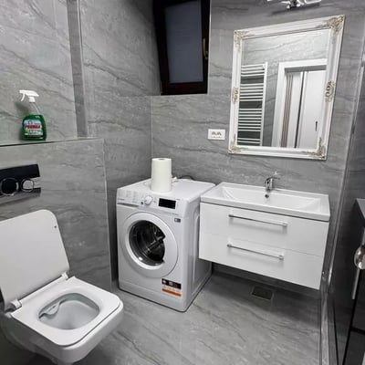 Alquiler a largo plazo de piso de 2 habitaciones 55 m² en el barrio Inel 1, Constanța, Rumanía