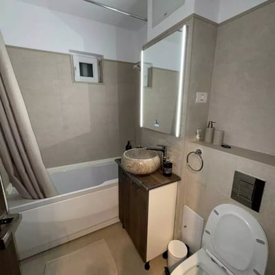 Long-term rental: 2-room apartment 60 m² in Casa de Cultura, Constanța, Romania