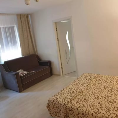 Long-term rental: 2-room apartment 45 m², Constanța, Romania