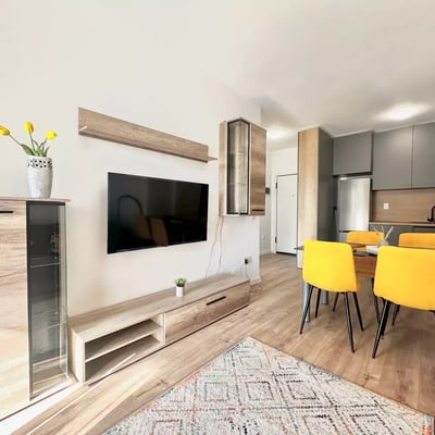 Alquiler a largo plazo de piso de 2 habitaciones en la zona Tractorul Coresi, Brașov, Rumanía