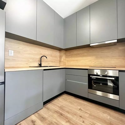 Alquiler a largo plazo de piso de 2 habitaciones en la zona Tractorul Coresi, Brașov, Rumanía