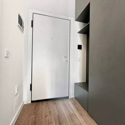 Location longue durée d’un appartement 2 pièces à Tractorul Coresi, Brașov, Roumanie