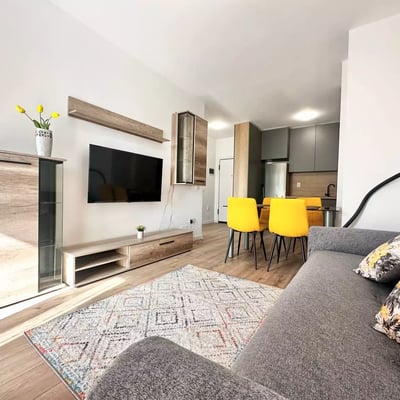 Alquiler a largo plazo de piso de 2 habitaciones en la zona Tractorul Coresi, Brașov, Rumanía