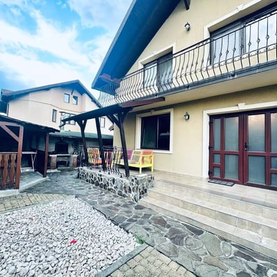 Location longue durée d’une maison de 160 m² avec 4 chambres dans le quartier Stupini, Brașov, Roumanie