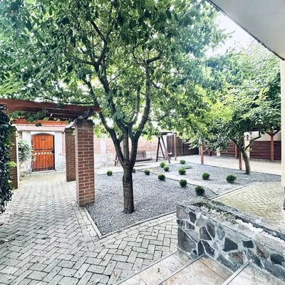 Location longue durée d’une maison de 160 m² avec 4 chambres dans le quartier Stupini, Brașov, Roumanie