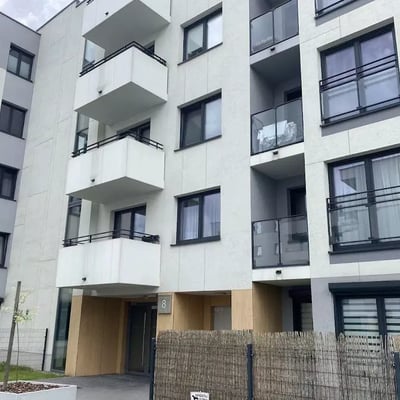 Alquiler a largo plazo de piso de 3 habitaciones 68 m² en el barrio Podgórze, Cracovia, Polonia