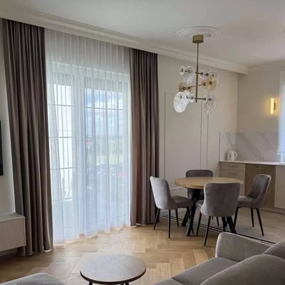 Alquiler a largo plazo de piso de 4 habitaciones 70 m² en una zona verde de Cracovia, Polonia