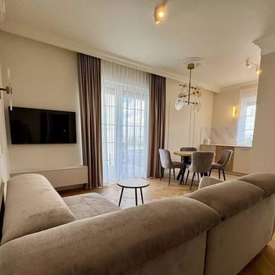 Alquiler a largo plazo de piso de 4 habitaciones 70 m² en una zona verde de Cracovia, Polonia