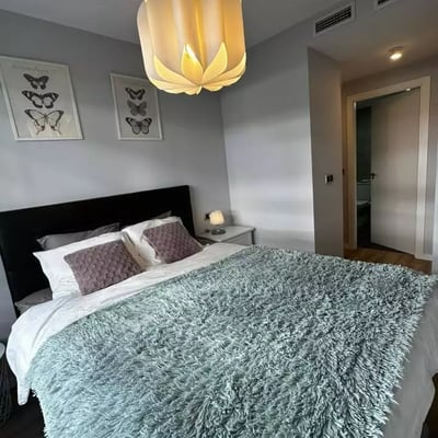 Alquiler a largo plazo de un piso de 3 dormitorios, 90 m², en Alicante, España