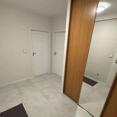 Location longue durée d’un appartement 2 pièces de 50 m² dans le quartier Gaj, Wrocław, Pologne