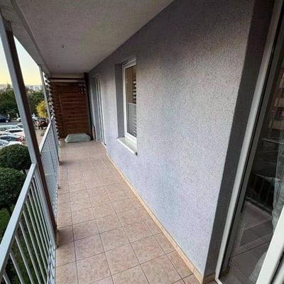 Location longue durée d’un appartement 2 pièces de 50 m² dans le quartier Gaj, Wrocław, Pologne