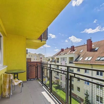 Location longue durée d’un appartement 4 pièces de 60 m² dans le quartier Zakrzów, Wrocław, Pologne