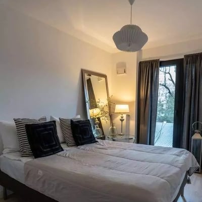 Alquiler a largo plazo de un piso de 2 habitaciones, 56 m², en Cracovia, Polonia