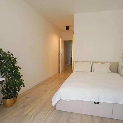 Langzeitmiete: 3-Zimmer-Wohnung, 72 m², im Stadtteil Zabłocie, Krakau, Polen