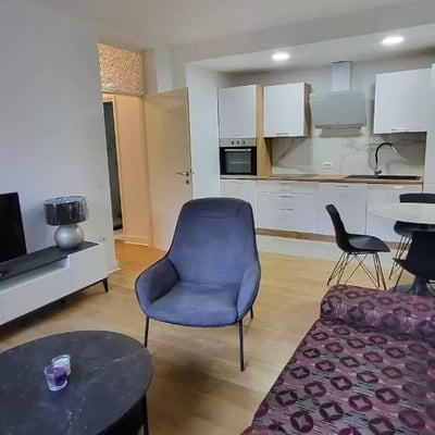 Langzeitmiete: 3-Zimmer-Wohnung 52 m², in Banovo Brdo, Belgrad, Serbien