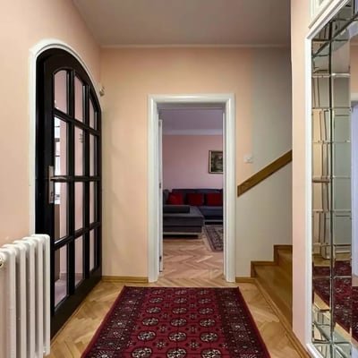 Langzeitmiete: 4-Zimmer-Wohnung, 200 m², in Zvezdara, Belgrad, Serbien