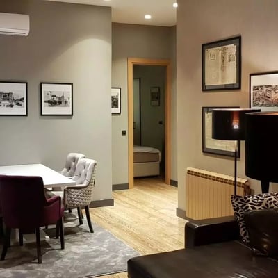 Location longue durée d’un appartement de 3 pièces, 85 m², au centre-ville, Belgrade, Serbie