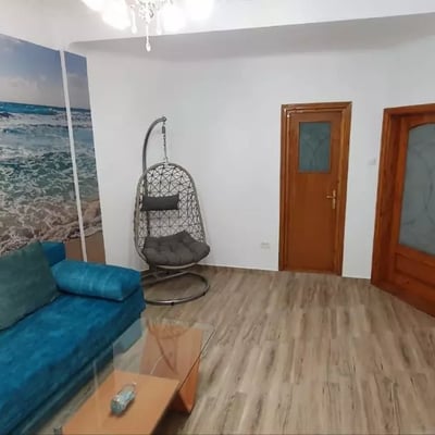 Alquiler a largo plazo de un piso de 3 habitaciones, 64 m², en el distrito del Casco Antiguo, Constanza, Rumanía