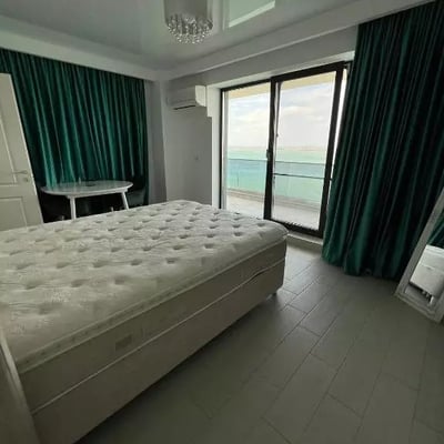 Alquiler a largo plazo de un piso de 3 habitaciones, 70 m², en el distrito de Mamaia, Constanza, Rumanía