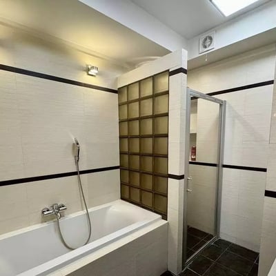 Alquiler a largo plazo de un piso de 4 habitaciones, 93 m², en el distrito de Kazimierz, Cracovia, Polonia