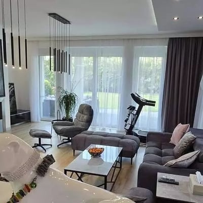 Langfristige Vermietung eines 6-Zimmer-Hauses, 270 m², Krakau, Polen