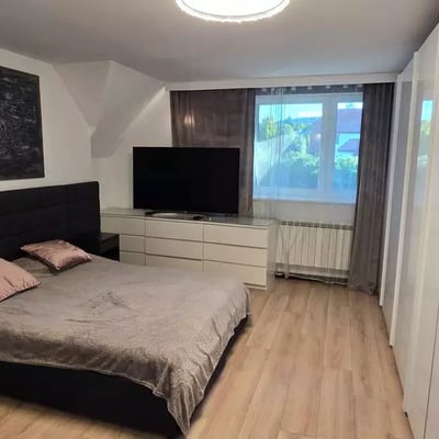 Langfristige Vermietung eines 6-Zimmer-Hauses, 270 m², Krakau, Polen