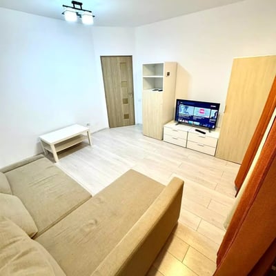 Alquiler a largo plazo de un piso de 2 habitaciones en el distrito de Chiajna, Sector 6, Bucarest, Rumanía