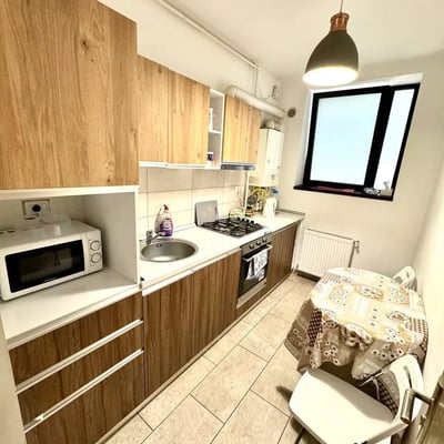 Alquiler a largo plazo de un piso de 2 habitaciones en el distrito de Chiajna, Sector 6, Bucarest, Rumanía